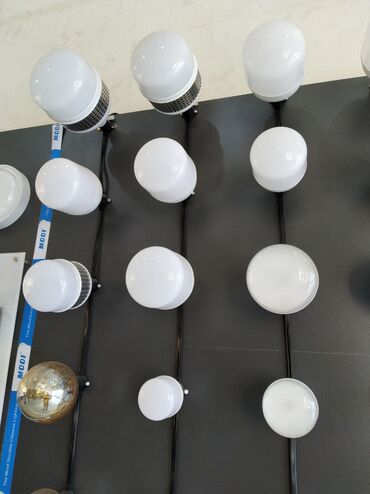 led projektorlar: Müxtəlif formalı və ölçülü LED lampalar. Bu lampalar müxtəlif otaqlar