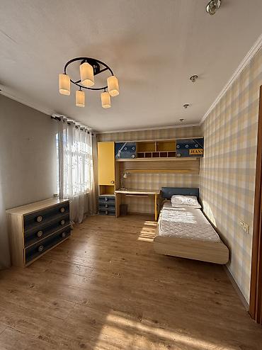 Долгосрочная аренда домов: 175 м², 5 комнат, Кондиционер, Забор, огорожен, Парковка — 18