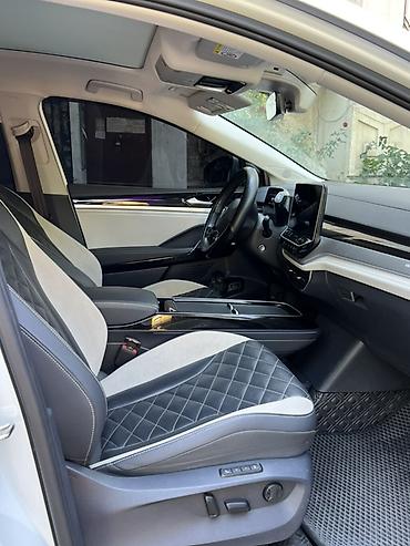 wuling mini ev: Volkswagen ID.6: 2022 г., Электромобиль, Кроссовер — 9