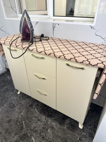 Mebel: Açılan, 2 qapılı Düz dolab