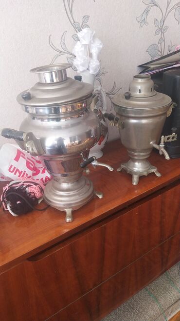 ucuz kondisaner: İki ədəd klassik metal samovar dəsti. Xüsusiyyətlər: - Material