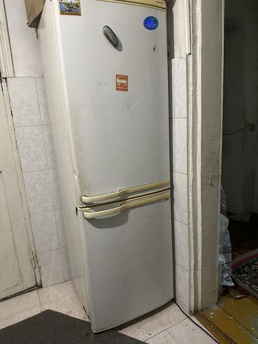 Холодильники: Холодильник Samsung, Б/у, Двухкамерный, No frost, 30 * 180 *