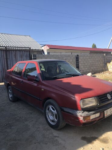 ауди 100 седан: Volkswagen Vento: 1992 г., 1.8 л, Механика, Бензин, Седан