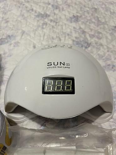 Другое оборудование для салонов красоты: Набор для маникюра В комплекте: - УФ/LED лампа SUN 5. - — 3