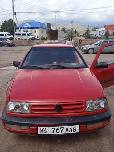 купить volkswagen jetta: Volkswagen Vento: 1993 г., 1.8 л, Механика, Бензин, Седан