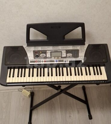 yamaha ses sistemi: Yamaha psr 350 idial vəziyətdə hersyi ela işləyir disketide var ve