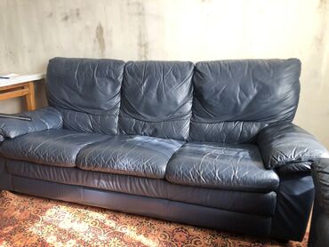 Другие мебельные гарнитуры: Продаю кожаный диван Немецкого производства Цена 19000сом за общий