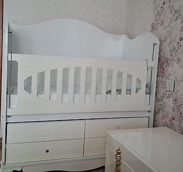 Beşiklər: Oğlan və qız üçün, İşlənmiş, Beşik, Matras ilə, Yellənmə mexanizmi ilə — 1