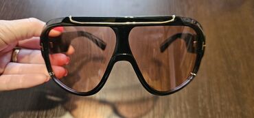 prada crna torbica: Sunglasses, color - Black