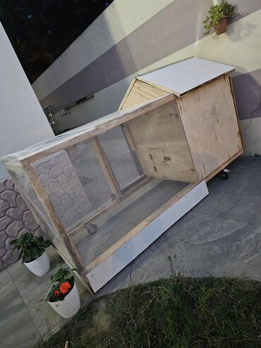 Yuvalar: Taxta toyuq daxması və açıq volyer - Material: möhkəm taxta karkas — 1