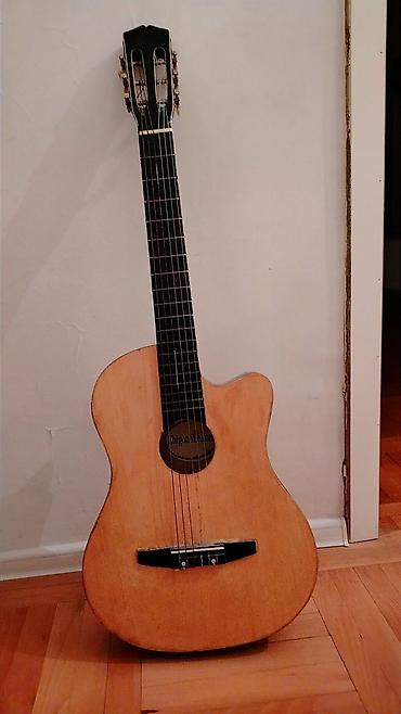 Endirim olacaq. Uzunlugu 97sm. Qiragi bir az sinib amma gitarani lalafo.az -da Endirim olacaq. Uzunlugu 97sm. Qiragi bir az sinib amma gitarani