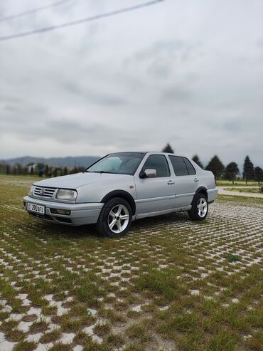 Volkswagen: Volkswagen Vento: 1996 г., 1.8 л, Механика, Бензин, Седан