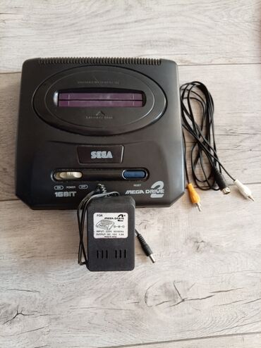Digər oyun və konsollar: Yapon istehsalı Sega Mega Drive 2 oyun konsolu. Çin istehsalı olan — 9