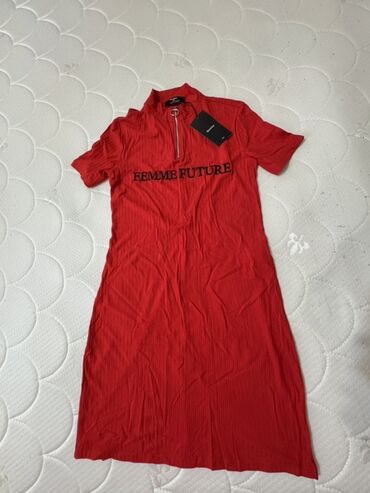 штапель койнок штан: Красное женское платье-футляр от Bershka с короткими рукавами и