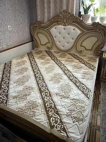 одно спалки: Продаю Кровать двуспальная с изголовьем в классическом стиле - — 1