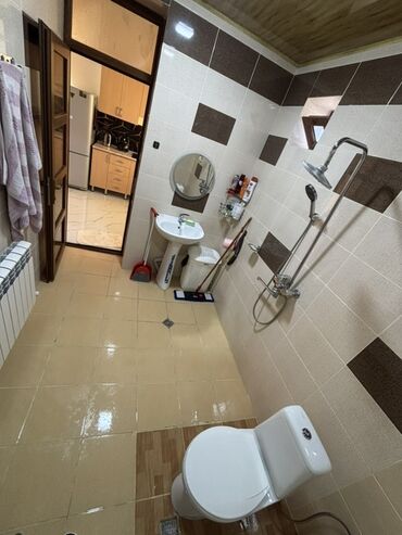 Uzunmüddətli kirayə evlər: QƏBƏLƏ RAYONU VƏNDAM KƏNDİ… İcarəyə təqdim olunur: geniş həyəti olan — 6