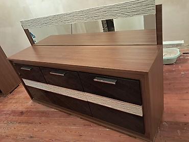 Mebel dəsti – komod güzgü ilə və iki qapılı şkaf - Material: ağac