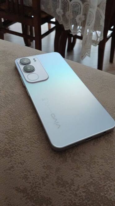 телефон fly 526: Vivo Y19, Сенсорный
