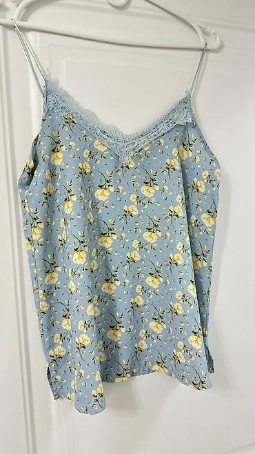 Брючные костюмы: Женская одежда, покупала в Дубаи/Италии, размер s/m/L до 42-44. Вся — 40