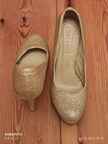 Tuflilər: Qadın ayaqqabıları – 2 cüt 1) Qırmızı klassik tufli - Material: zamşa — 10