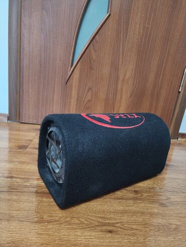 студийный сабвуфер: Сабвуферный динамик в тубе с встроенным усилителем - Тип: активный