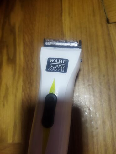 Mašinice za šišanje: Masinica Wall na baterije dobra sa dodacima

Mirjevo — 2