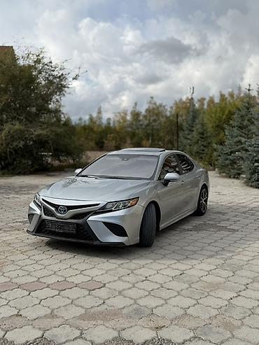 жеңил машина: Toyota Camry: 2018 г., 2.5 л, Гибрид, Седан — 2