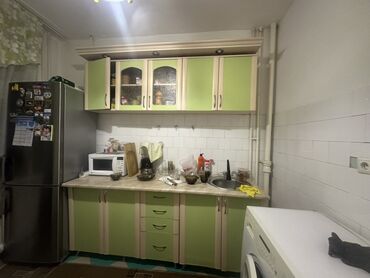 столешницы в ванную на заказ: Кухонный гарнитур, выполненный в светло-зеленых и бежевых тонах