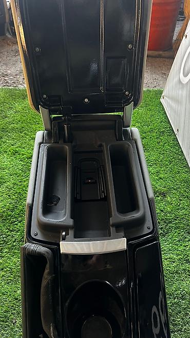 Другие детали салона: Запчасти на Range Rover В наличии средние консоли, подлокотники На — 10