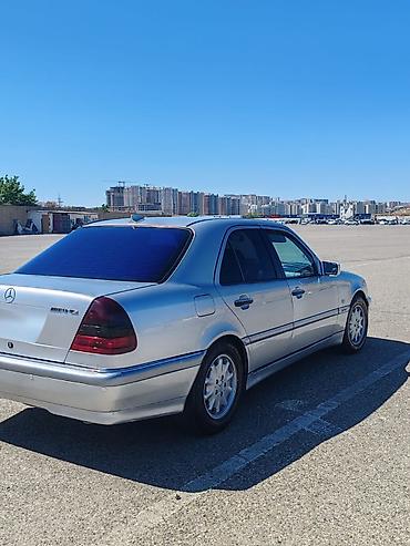 mersedes g 63: Mercedes-Benz C240 sedan - Kuzov: 4 qapılı sedan, gümüşü rəng - — 2