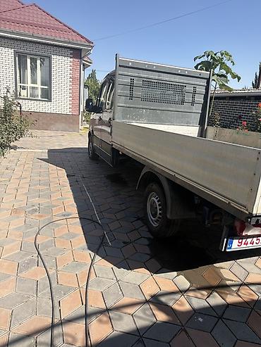 Продаётся бортовой грузовик Mercedes‑Benz Sprinter (313кабина-«будка» — 3