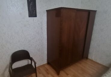 ikinci əl paltar dolabı: Гардеробный шкаф, Б/у, 3 двери, Распашной, Прямой шкаф, Румыния