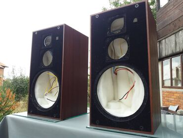 Zvučnici i stereo sistemi: Z. k. KS za 10 inca- furnirane. -teske kutije sa stranicama 2,8cm; — 1