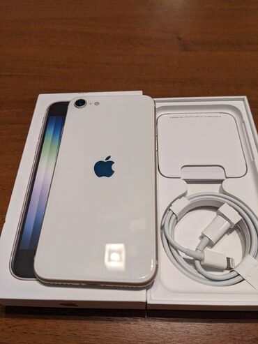 Apple iPhone: IPhone SE 2022, Б/у, 64 ГБ, Белый, Кабель