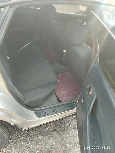 Mazda 323: 1996 г., 1.5 л, Механика, Бензин, Лифтбек — 5