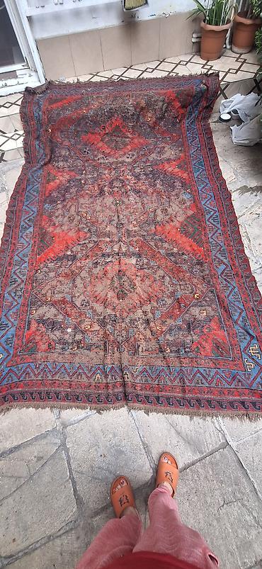Qədim üslubda əl toxuması xalça - Material: ehtimalən yun (qalın, sıx