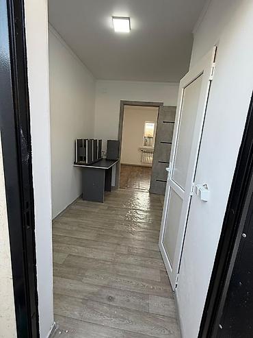 Долгосрочная аренда комнат: Сдается компактная комната-студия с отдельным санузлом. Описание: - — 10