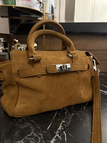 yeni lifcikler: Əl çantası, Stradivarius