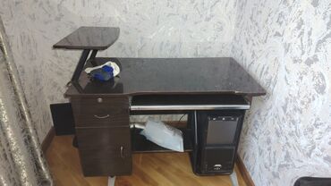 iwlenmiw taxtlar: Kompüter masası, İşlənmiş, Açılmayan, Dördbucaq masa