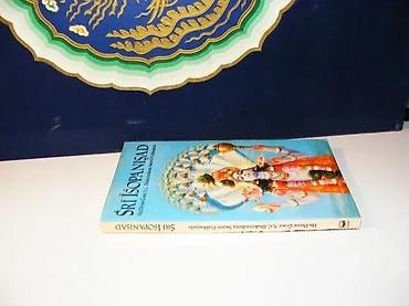 note parfema: Sri isopanisad1986mek povez18,5 cmstanje vrlo dobro — 1