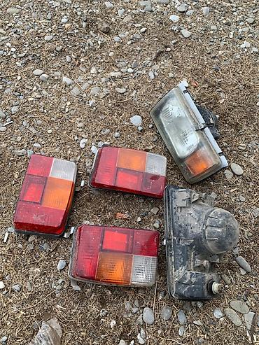 Передние фары: Предлагаются различные автомобильные запчасти, включающие задние — 1