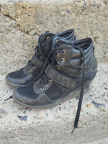 Ботинки и ботильоны: Элегантные женские ботильоны черного цвета с глянцевой поверхностью — 4