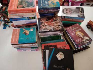 Knjige, časopisi, CD i DVD: Prodajem knjige iz kućne biblioteke. Ima i novih i polovnih knjiga