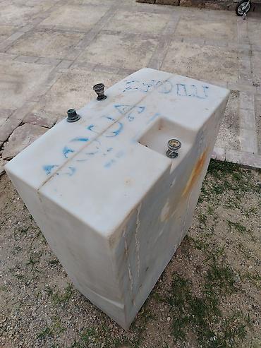 Plastik su çəni / 250 ltr maye saxlama çəni. Dik formada, möhkəm