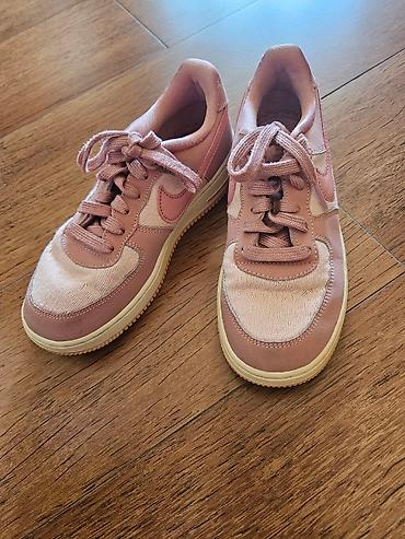 Uşaq dünyası: Rəng - Çəhrayı Krossovkalar, Nike, Ölçü: 34, Qız üçün — 2