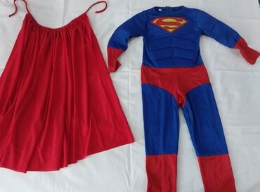Uşaqlar üçün digər geyimlər: Superman karnaval paltarı,1 dəfə geyinilib,3-4 yaş uşaq üçündü