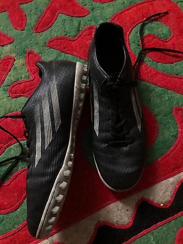 кроксы 41: Эркектердин кроссовкасы, 42.5, Adidas, Колдонулган, түсү - Кара, Акысыз жеткирүү, Өзү алып кетүү — 1