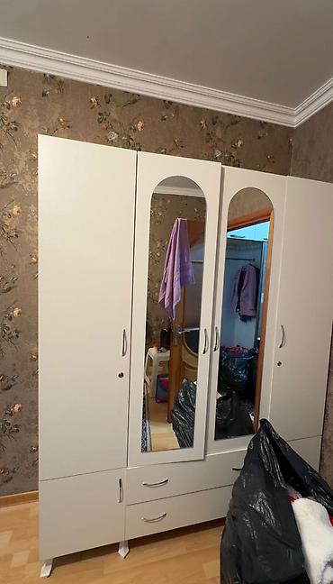 plastik skaflar: Ağ rəngli üçgözlü paltar şkafı - Material: laminat/MDFlam tipli səth — 1