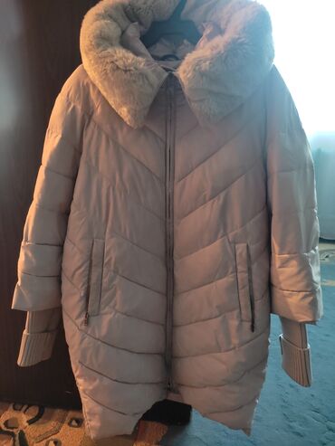 Пуховики и зимние куртки: Зимняя курткa хорошего качества.Мех собачьий натуралка. Рукава и
