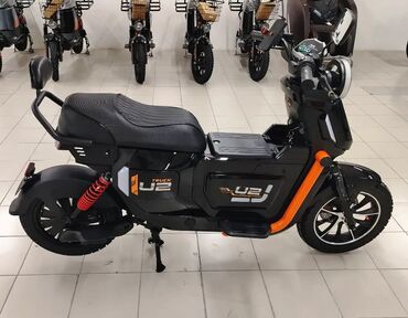 Motonəqliyyatın icarəsi: Bu şəkildə bir elektrikli skuter (elektrikli motosiklet). Model
